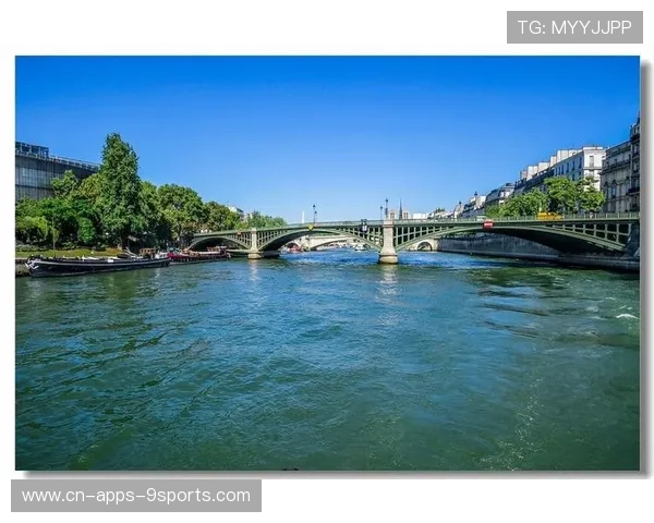 巴黎用塞纳河与街头打造双重开幕体验，巴黎塞纳河沿岸建筑图片介绍